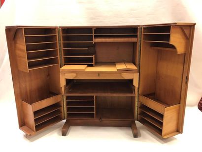 Bureau cabine ou bureau malle en bois ouvrant...